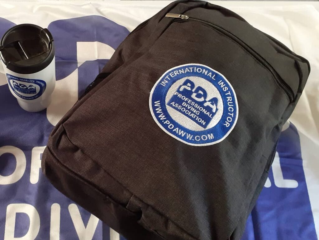 mochila de buceo y vaso termico pda