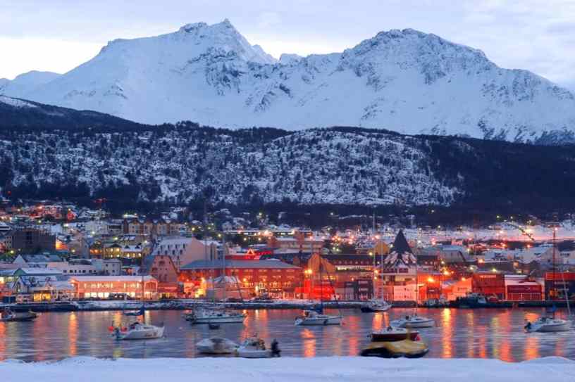 Ciudad de Ushuaia desde donde salen los Buceadores al canal de Beagle