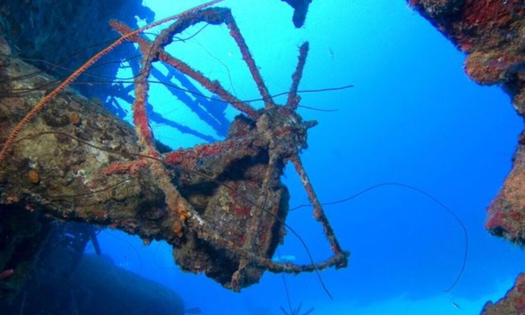 Imagen del Timon del barco Hilma Hooker