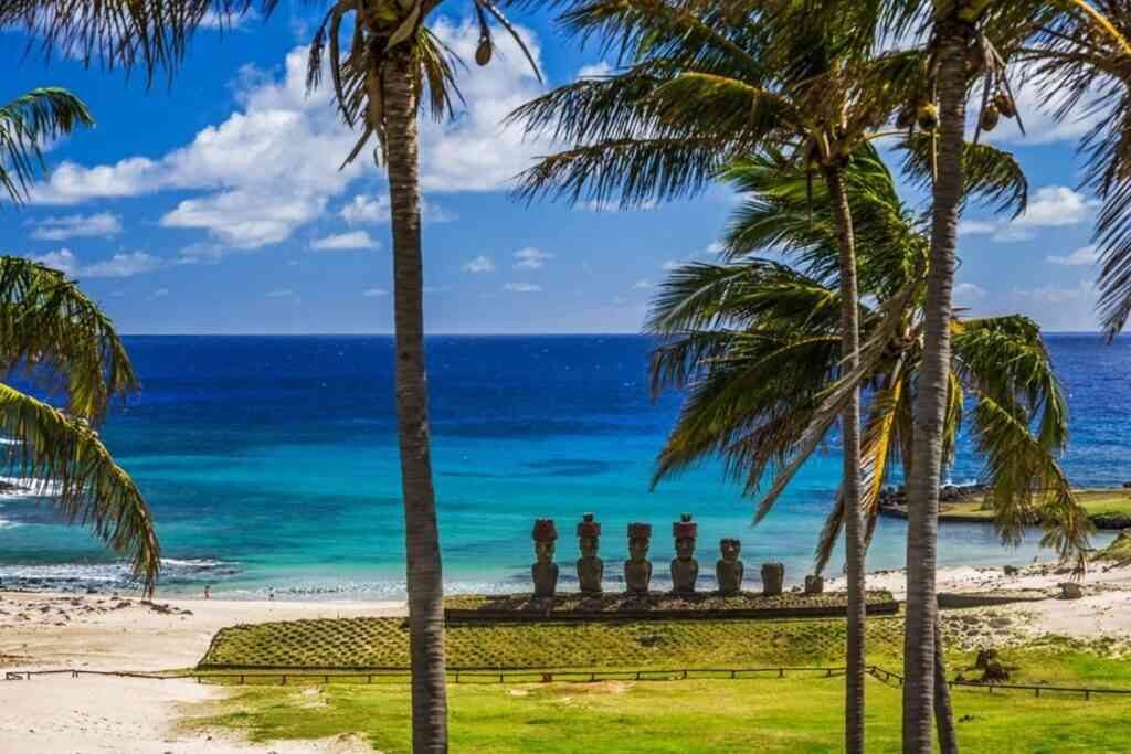 moais de la isla de pascua