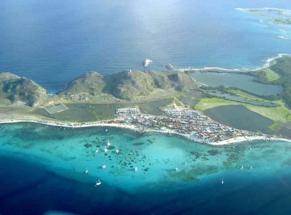 vista aerea del archipielago de los roques en venzuela